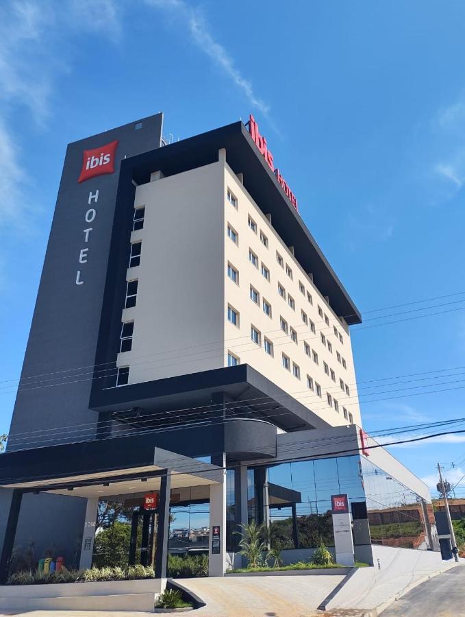 Hotel Ibis Nova Serrana Exterior foto